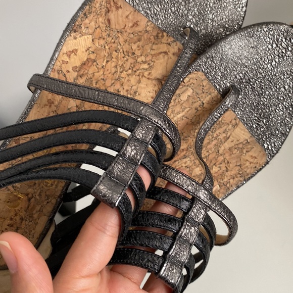 CHANEL Authentic T-Strap Zip Metallic Sandals (EUR 38.5) - Picture 7 of 11